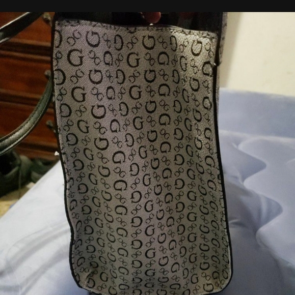 Large Guess Purse - Picture 3 of 6